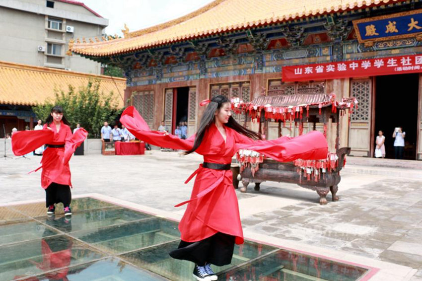 지난 '전통 학예회', 스타 못지않은 훌륭한 공연!