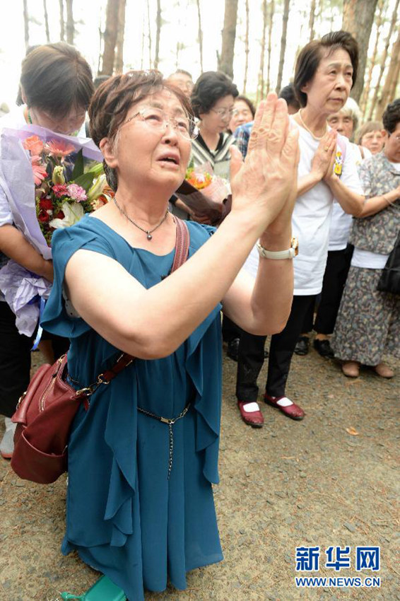 일본 전쟁고아 방중단, 하얼빈 중국 양부모 묘지 참배