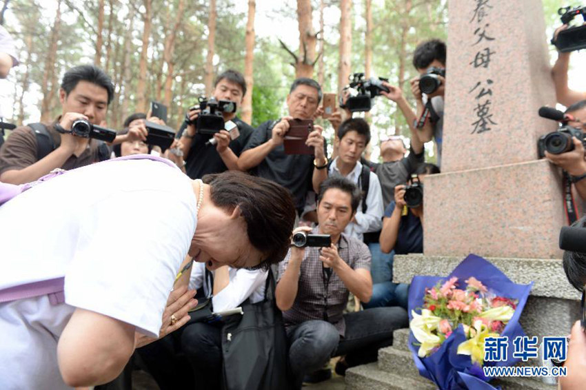 일본 전쟁고아 방중단, 하얼빈 중국 양부모 묘지 참배