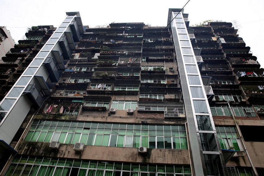 쓰촨 12층 아파트 주민들, 자비로 엘리베이터 설치