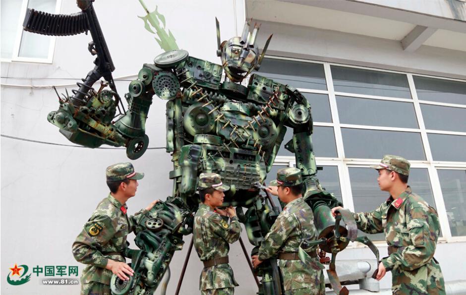해방군 군인, 폐기된 자동차 부품으로 ‘트랜스포머’ 제작