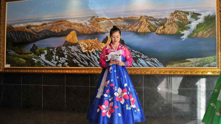 쿤밍 조선식당… 미녀 종업원들의 춤과 노래 서비스 인기
