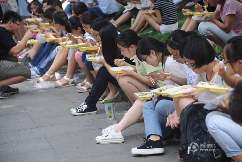 산둥 3500명 대학원 수험생들 ‘빅맥’ 공개강좌 진풍경