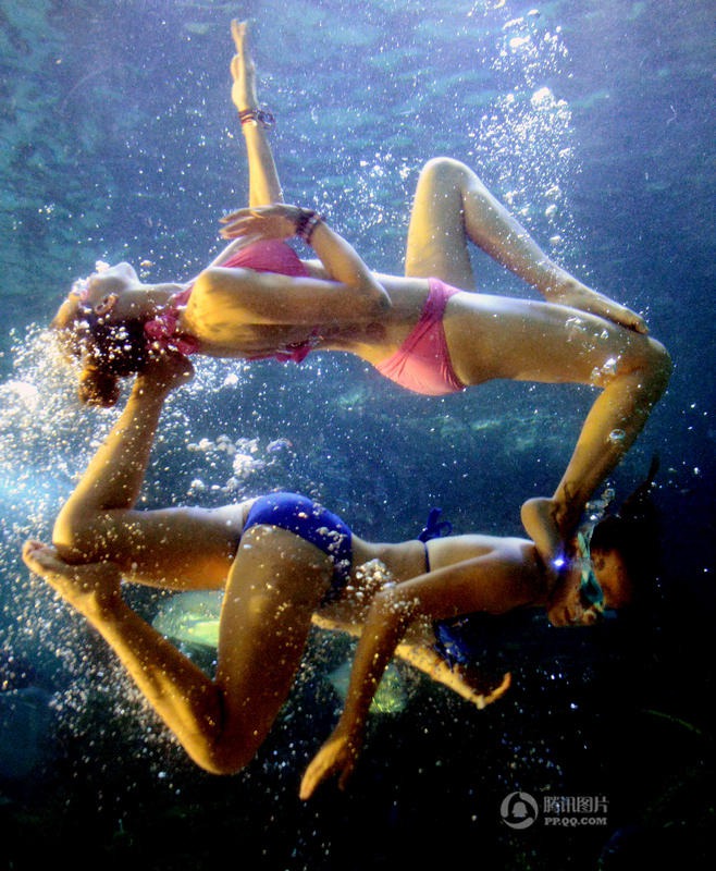 러시아 미녀들, 푸저우서 수중 발레 ‘천수관음’ 공연