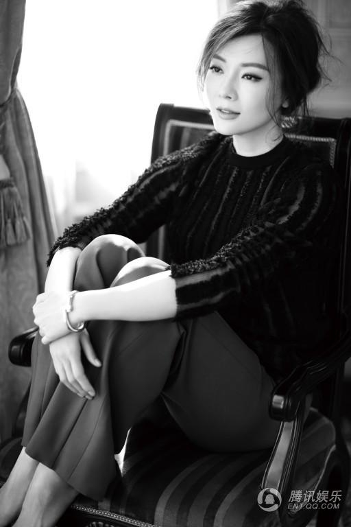 천수 흑백 화보, 그녀만의 매력으로 완벽한 복고패션 재현