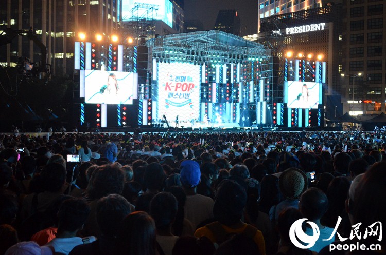 8월 4일 서울광장에서 ‘2015 Summer K-POP Festiva’ 행사가 열렸다.