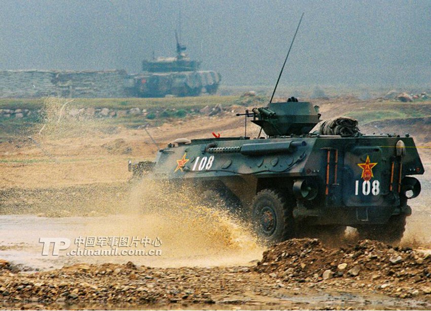 中 해방군 장갑차 사진 공개, ‘돌격하는 그 순간’
