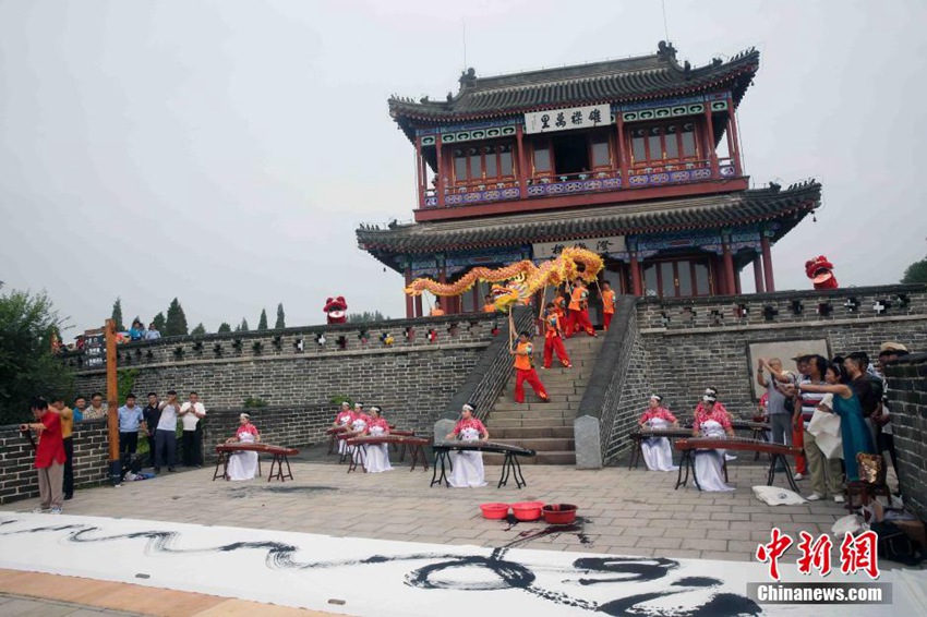 허베이 산하이관 전통문화 서린 행사, 관광객 ‘만원’