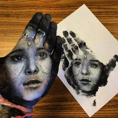 美예술가가 손바닥에 그린 유명인들의 초상화 “신기해”
