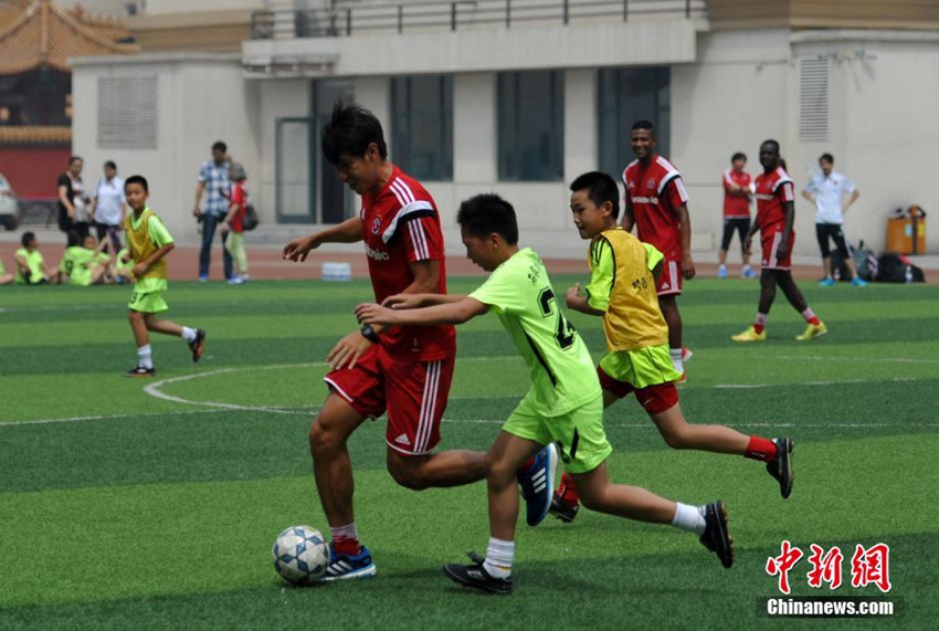 홍콩 난화 축구팀, 허베이 축구 꿈나무들과 축구 격전