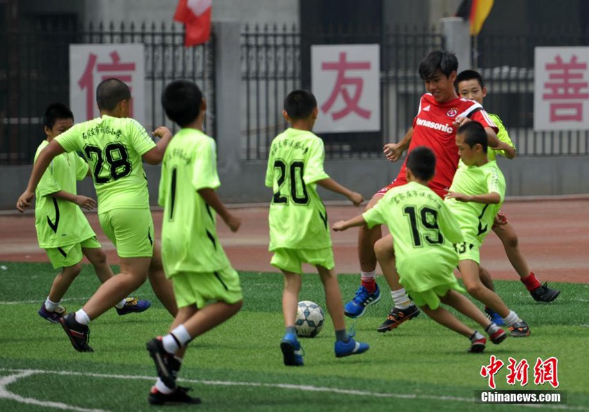 홍콩 난화 축구팀, 허베이 축구 꿈나무들과 축구 격전