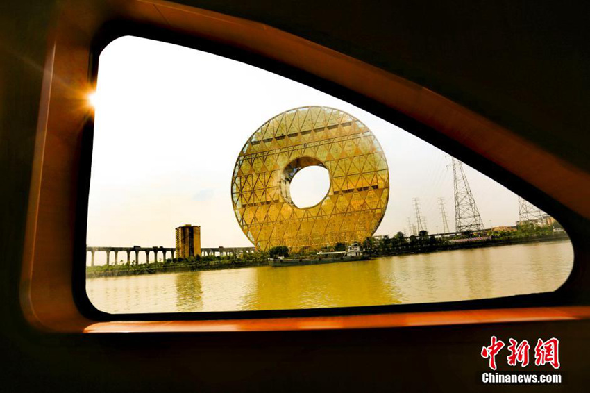 광둥의 호화 건물 ‘위안다사’, 세계 최대 원형 건물되다