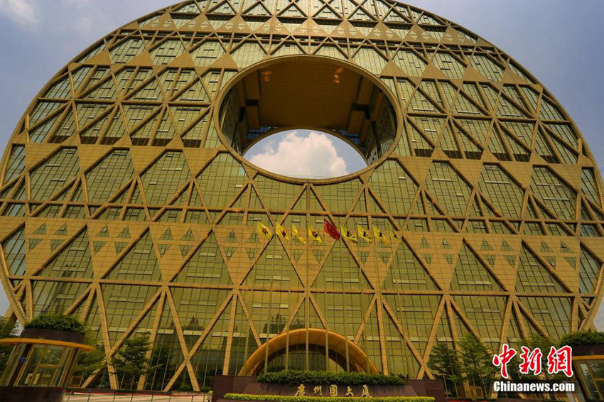 광둥의 호화 건물 ‘위안다사’, 세계 최대 원형 건물되다