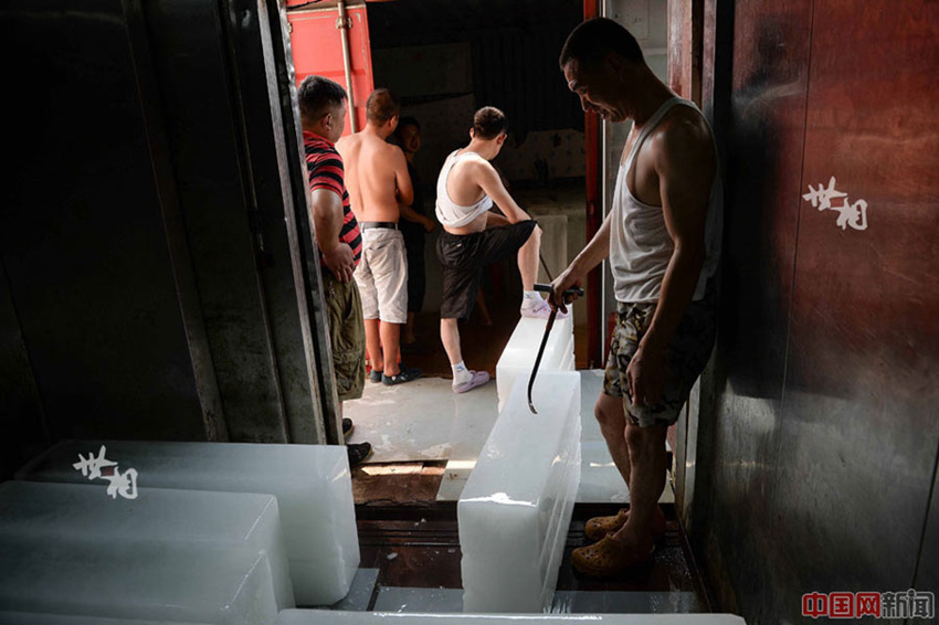 카메라로 담은 ‘얼음공장’의 극과 극