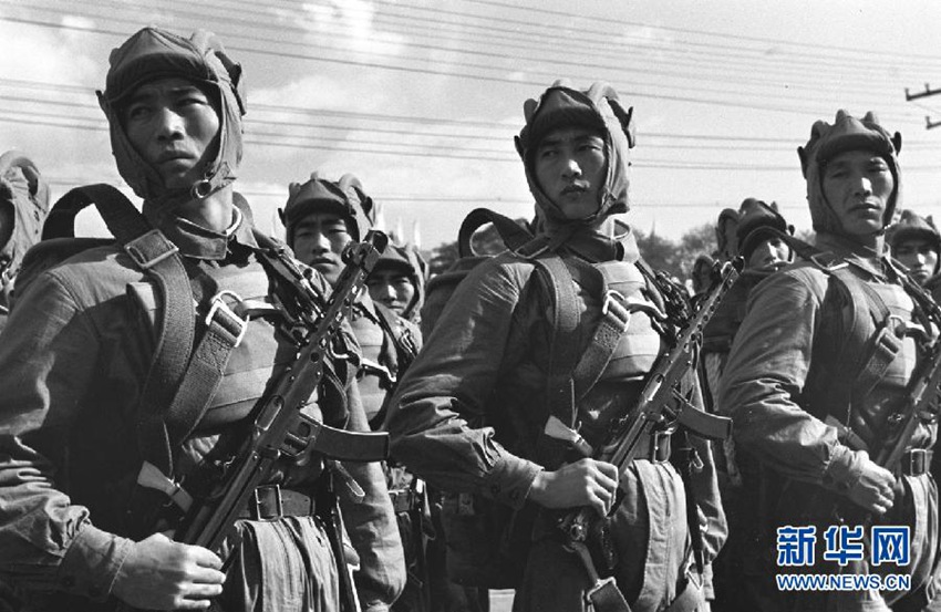사진으로 보는 중국인민해방군 열병식의 60년 역사
