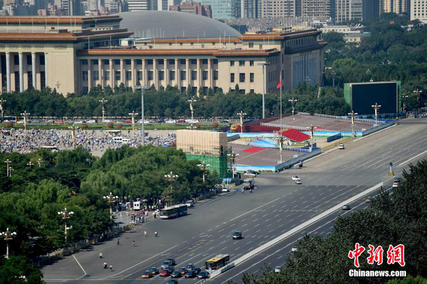 천안문 광장, 9월 3일 열병식 위한 관람대 공개