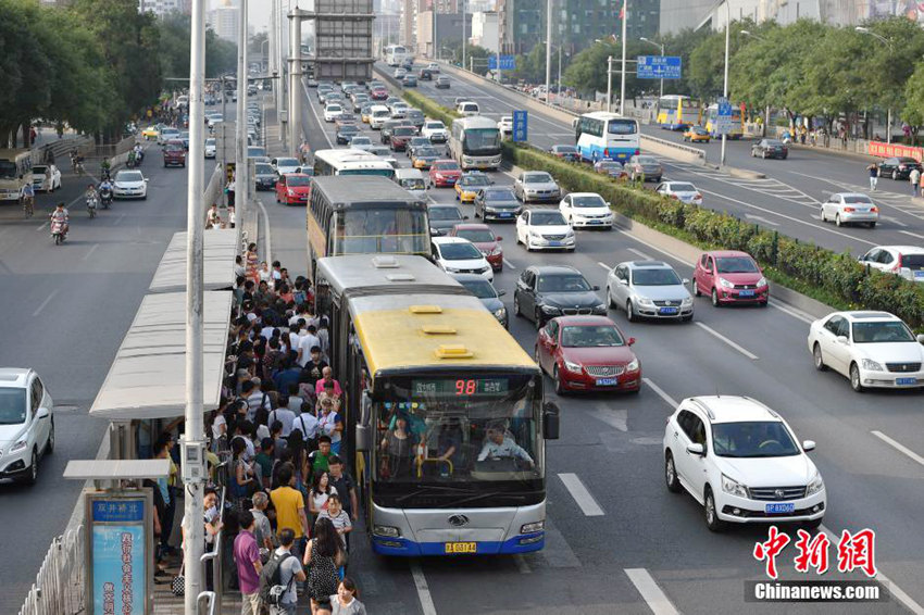 베이징 차량 2부제 운행 첫날, 교통량 현저히 줄어