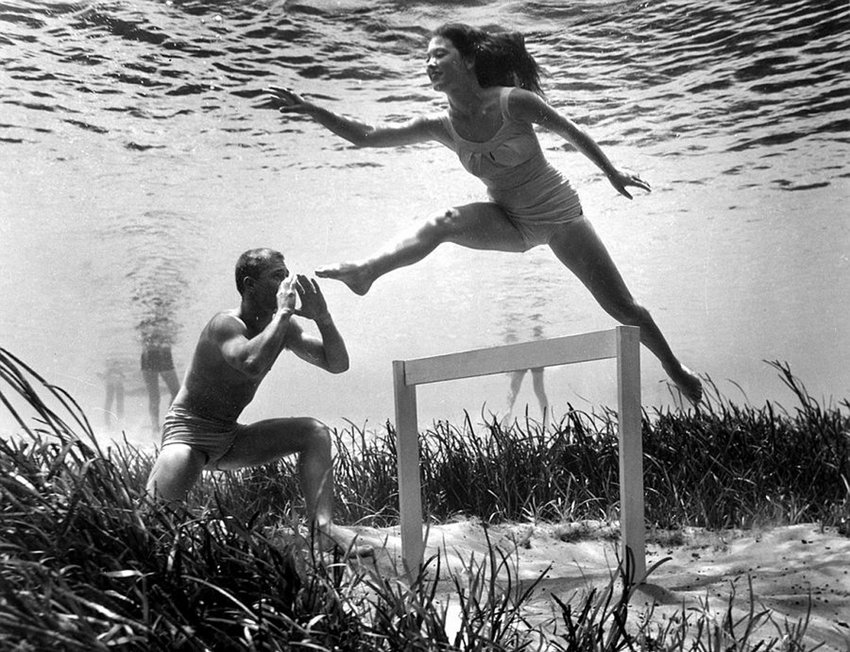 60년전 모델들의 수중 생활 담은 사진전 열려