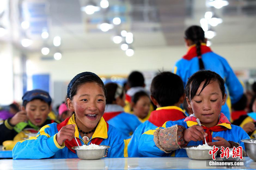 쓰촨 장족지구 기숙사 초등학교 새학기 시작