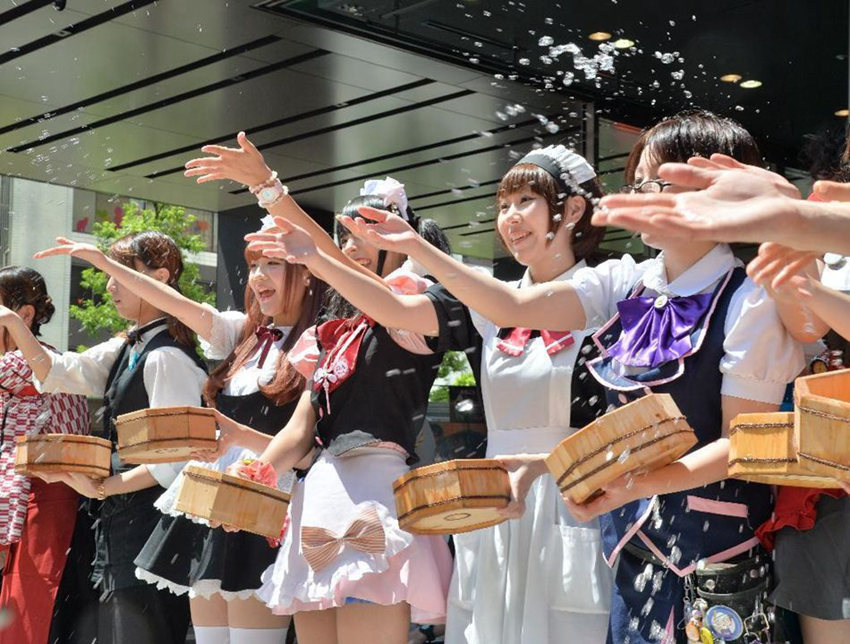 日 2015 코스프레 물 뿌리기 축제, 미녀 몰려 화제