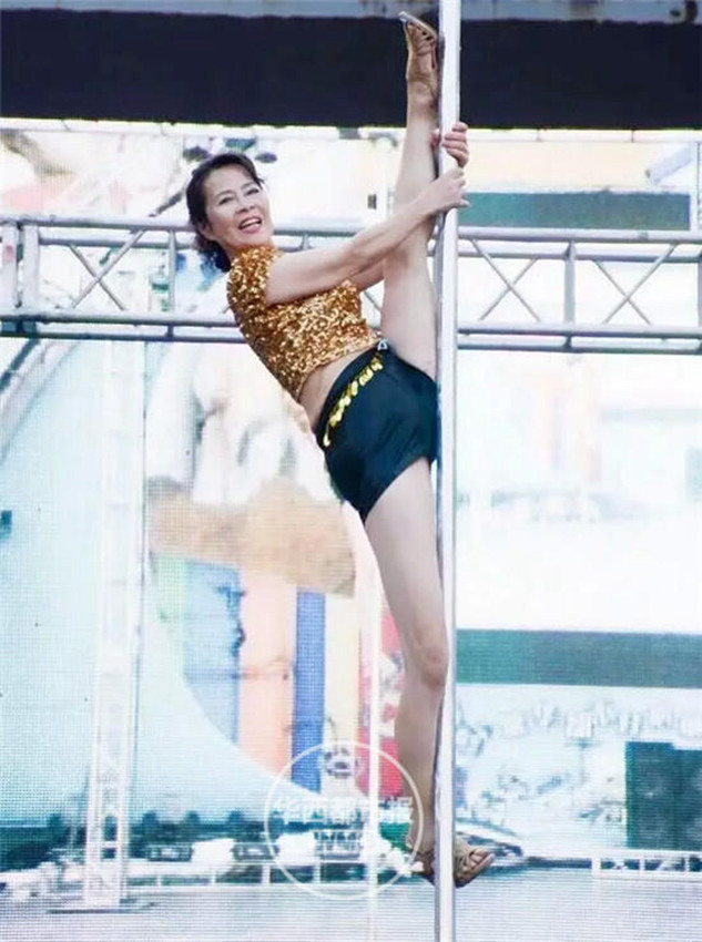 폴댄스 대회에 참가한 다이다리 씨