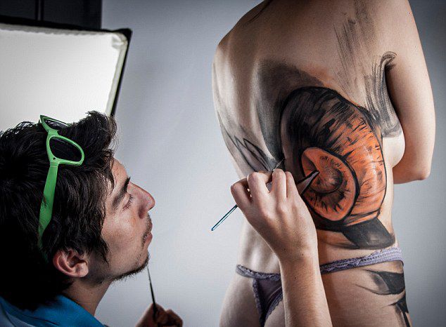 칠레 예술가, 여성 바디페인팅 ‘충격 비주얼’