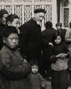 프랑스 신부와 30만 중국 난민