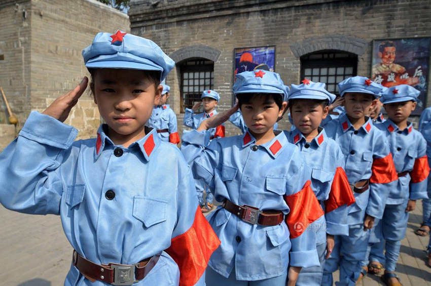 허베이 초등생들, 항전 유적지서 애국 교육 받아