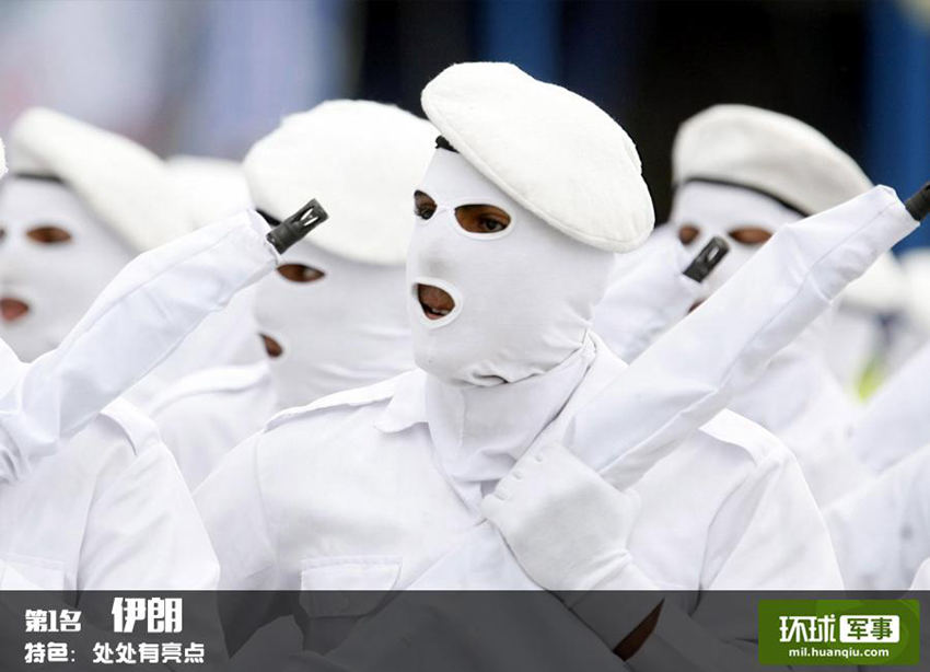 먼지떨이부터 요괴까지…각국의 괴이한 열병식 의상