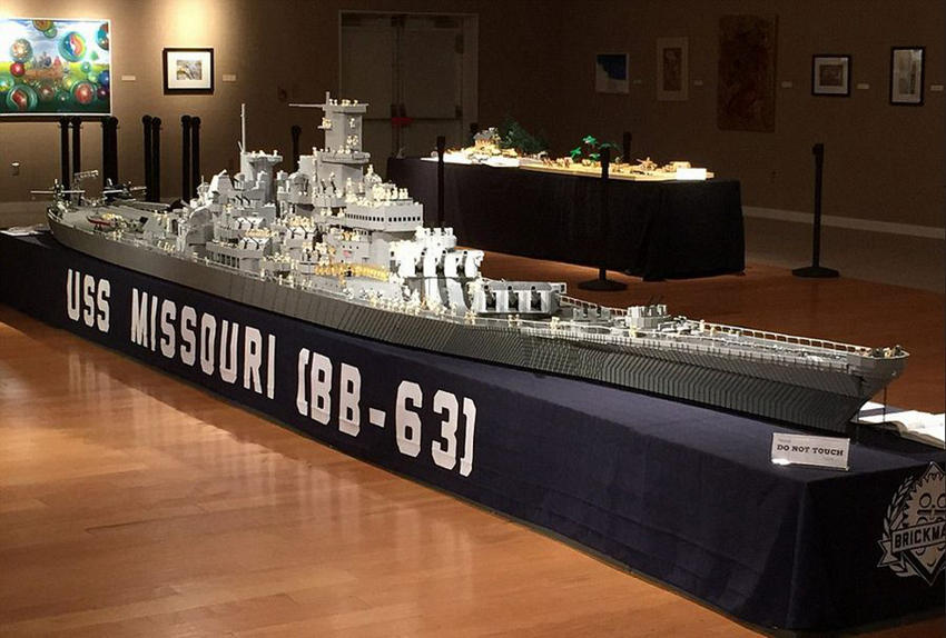 영국 51세 레고 마니아, 길이 7m 군함 모형 만들어