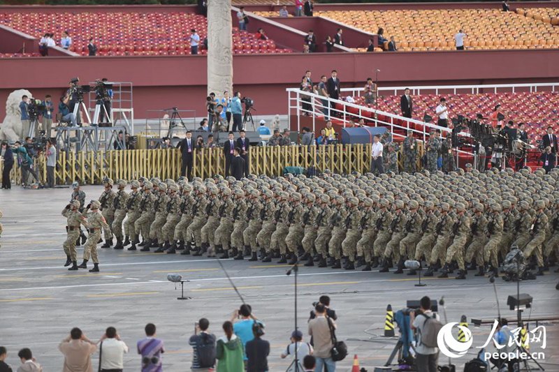 열병식 카운트다운 돌입…해방군 전사 톈안먼 광장에 집결  