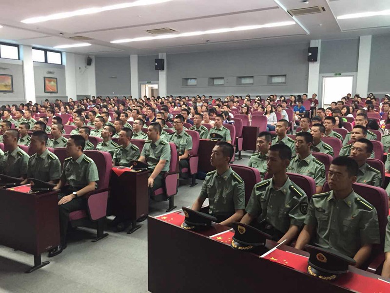 대학 교수 및 학생 열병식 시청…신입생 개학 첫교시 수업　