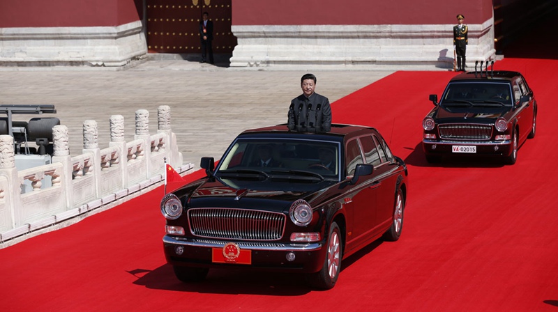 시진핑 주석 열병식 부대 사열    