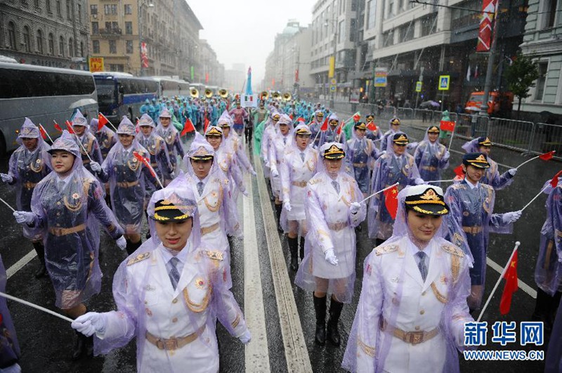 해방군 군악대 및 여군의장대 모스크바서 행진 선보여