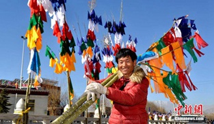 티베트 신년맞이, 오색천 매단 나무가 곳곳에