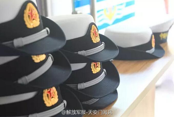 전역 시즌! 눈물로 군영을 떠나는 미녀 병사