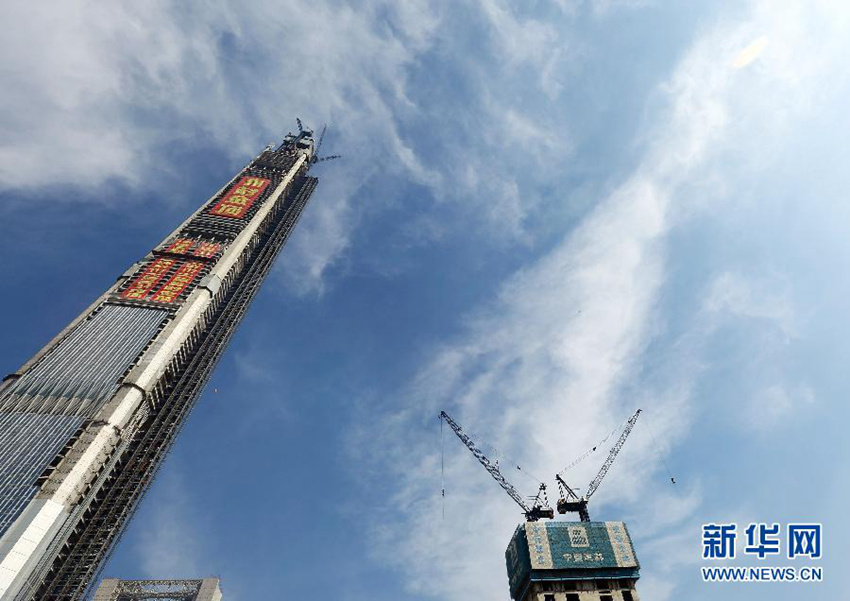 톈진의 596.5미터 117빌딩 지붕공사 완료