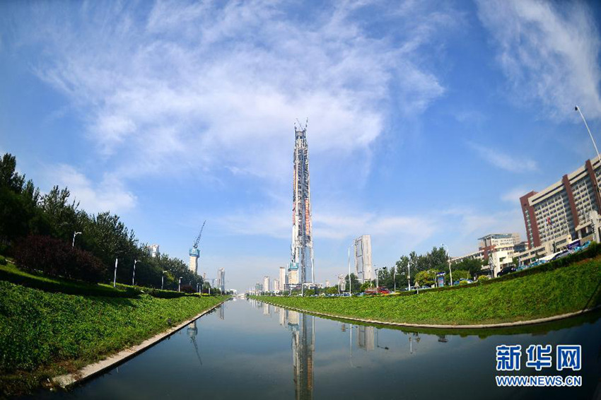 톈진의 596.5미터 117빌딩 지붕공사 완료