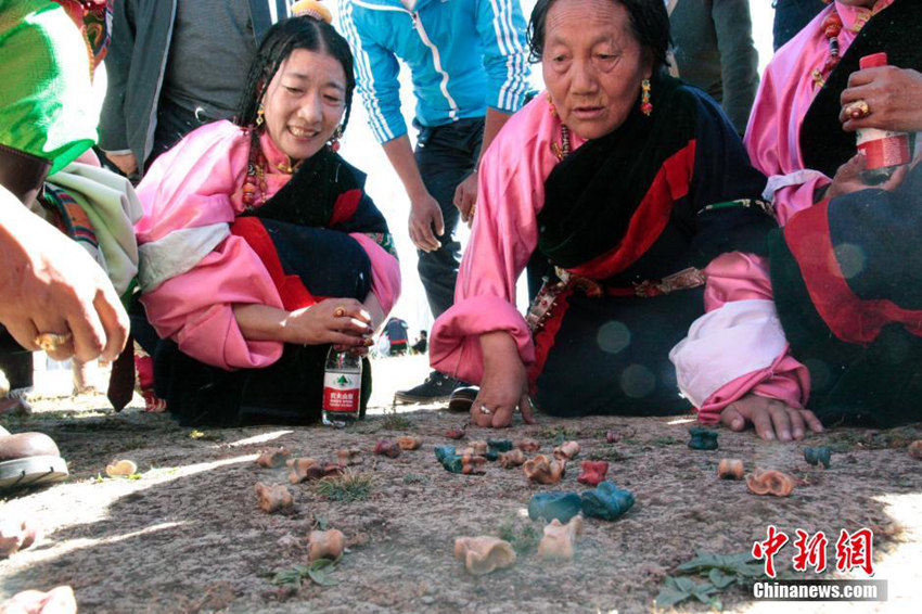 칭하이 장족, 800년 전통의 ‘목욕절’ 맞아
