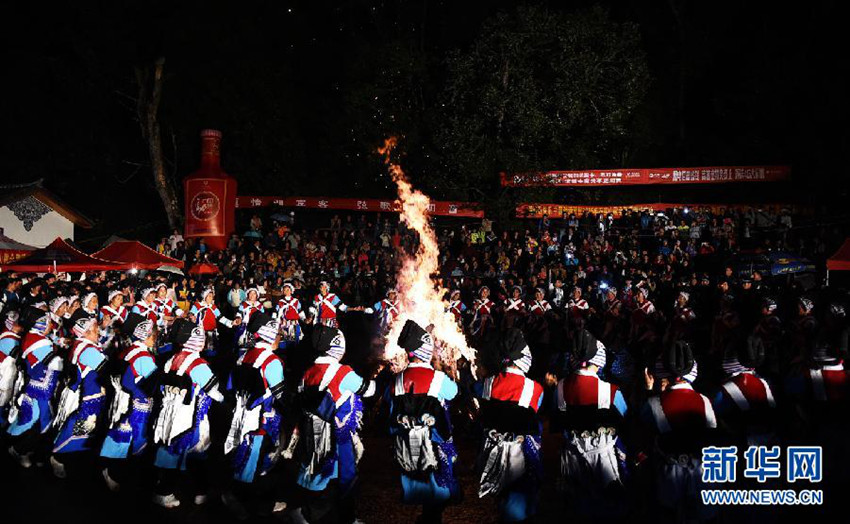 윈난 백족 스바오산 가요제…축제의 밤