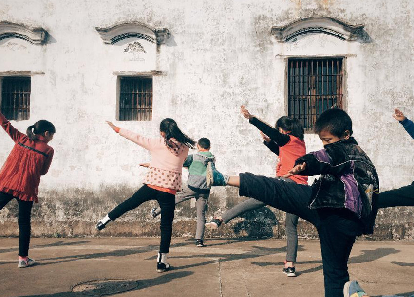 중국 체육 교사의 휴대폰 렌즈로 바라본 아이들