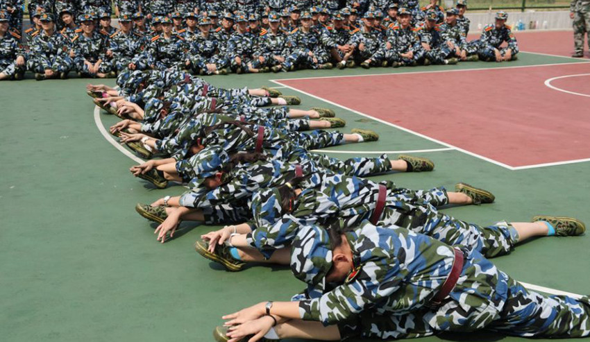 산둥 대학 군사훈련, 무용과 여학생 다리 찢기 선보여