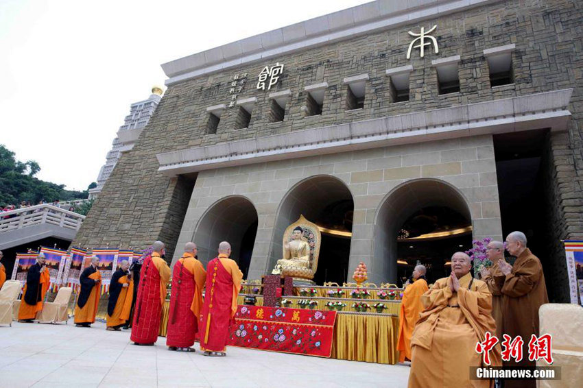 충칭 관악묘 악비 동상, 타이완 포광산에 안치
