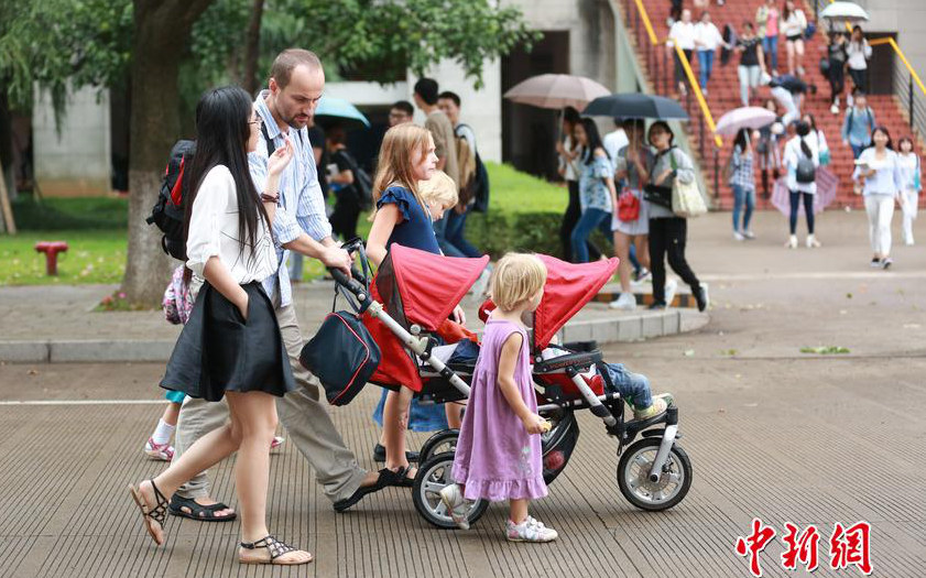 중국문화에 빠진 폴란드 부부, 6자녀 데리고 중국 유학