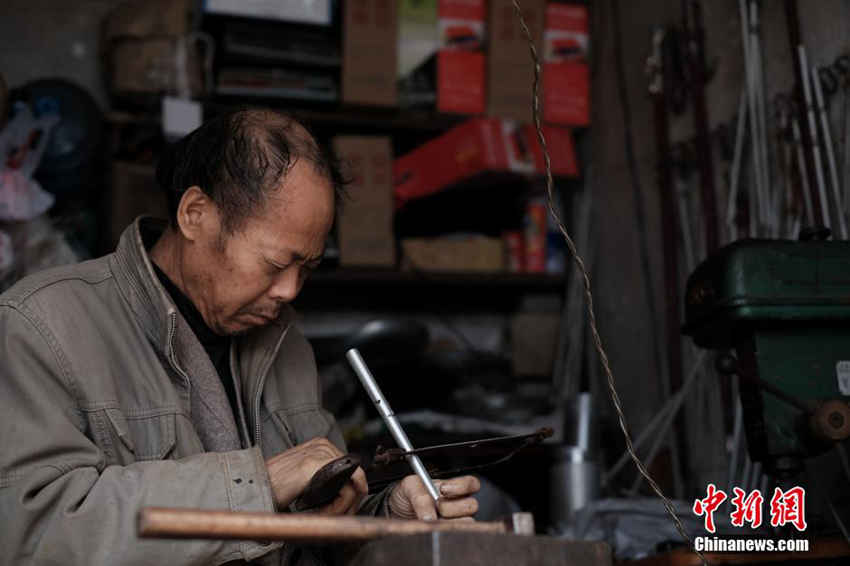 구이저우 40년 역사의 저울대 제작소 탐방