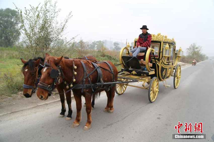 간쑤의 한 남성, 9만元 들여 ‘영국식 황실 마차’ 제조