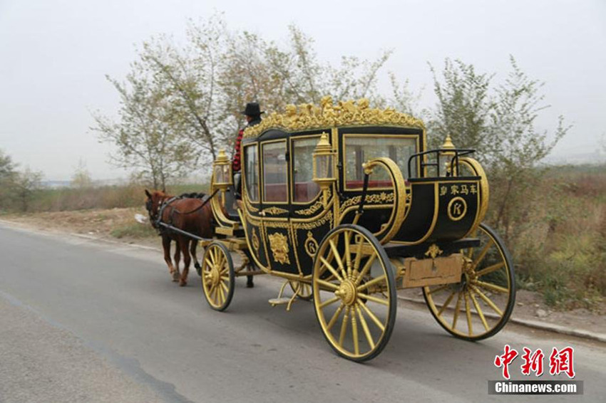 간쑤의 한 남성, 9만元 들여 ‘영국식 황실 마차’ 제조