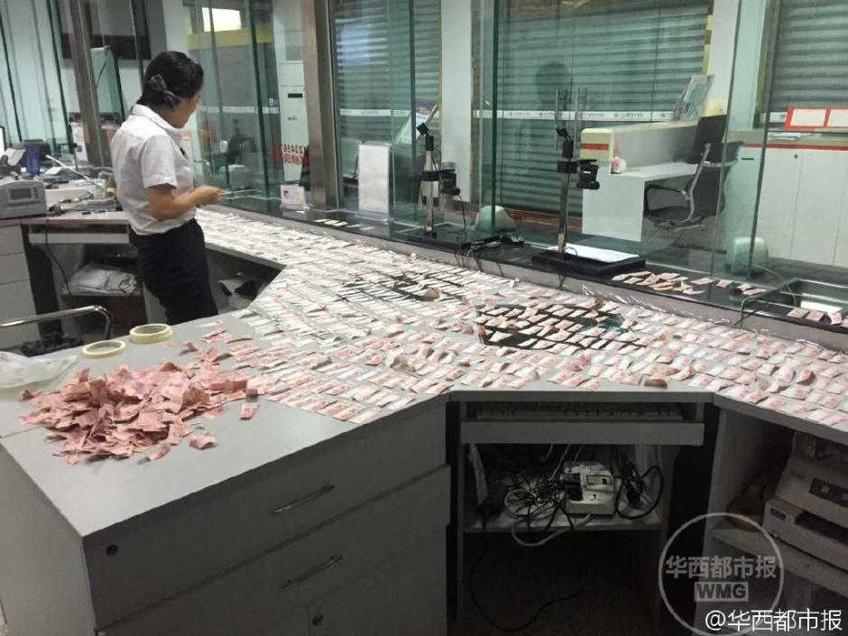 정신발작 노인이 동강낸 4만元, 은행직원 밤새워 복원