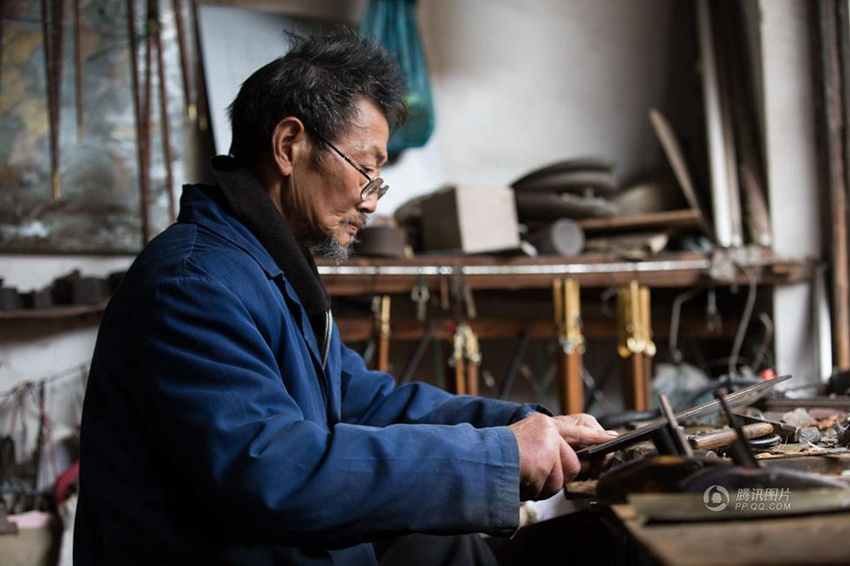 [중국인의 하루] 75세 전통 저울대 장인 장 씨