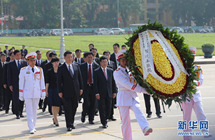 시진핑, 베트남 호찌민 초대 주석 묘소 찾아 헌화